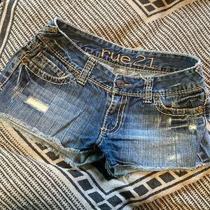 2000s button back pocket denim shorts